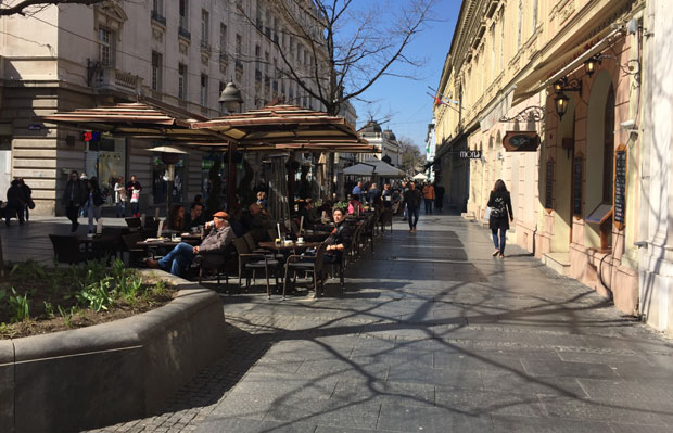 Сви замењују сунцобране